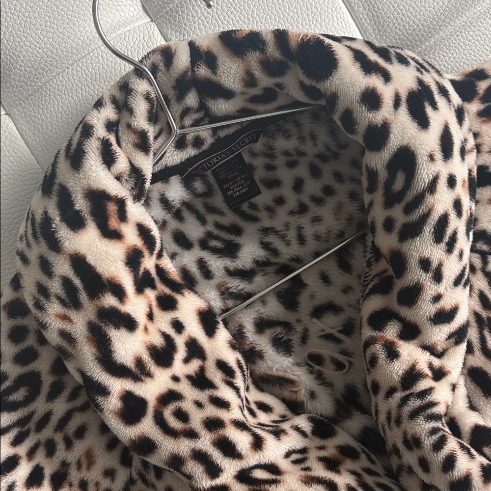 Leopard Print Robe - Picture 5 of 6